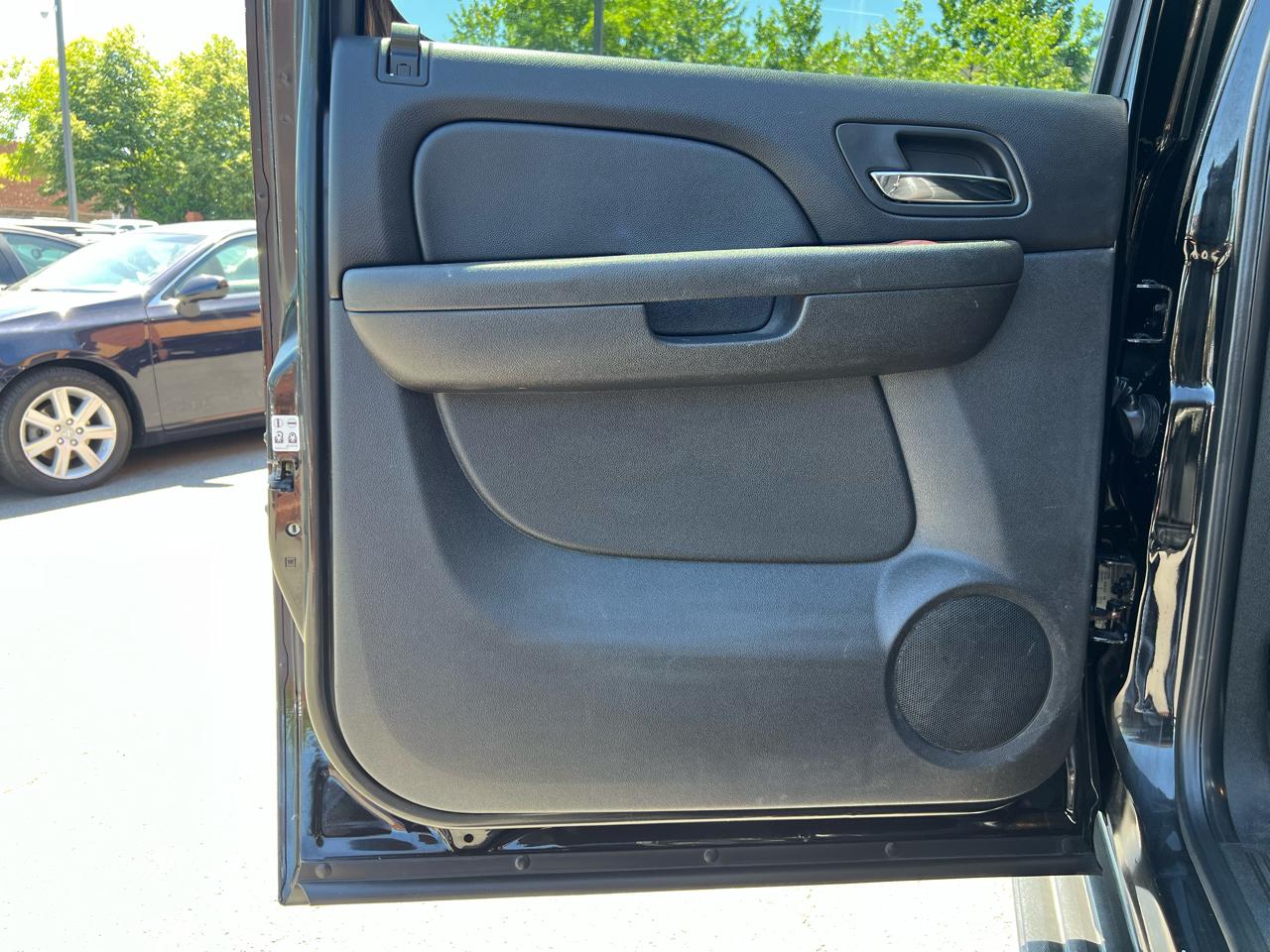 Chevrolet Avalanche LT 4WD 2011