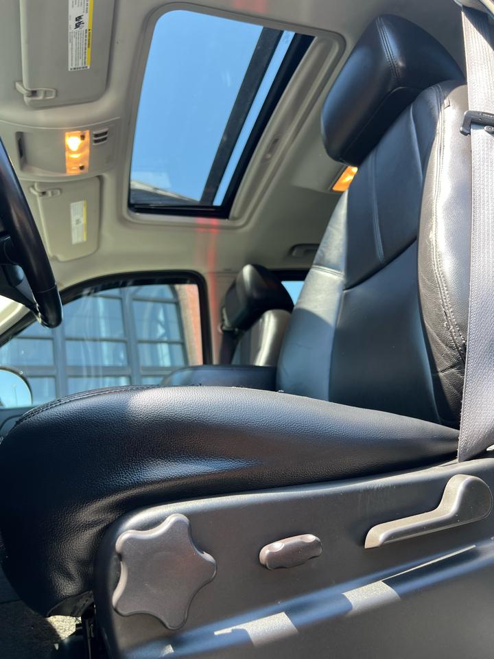Chevrolet Avalanche LT 4WD 2011