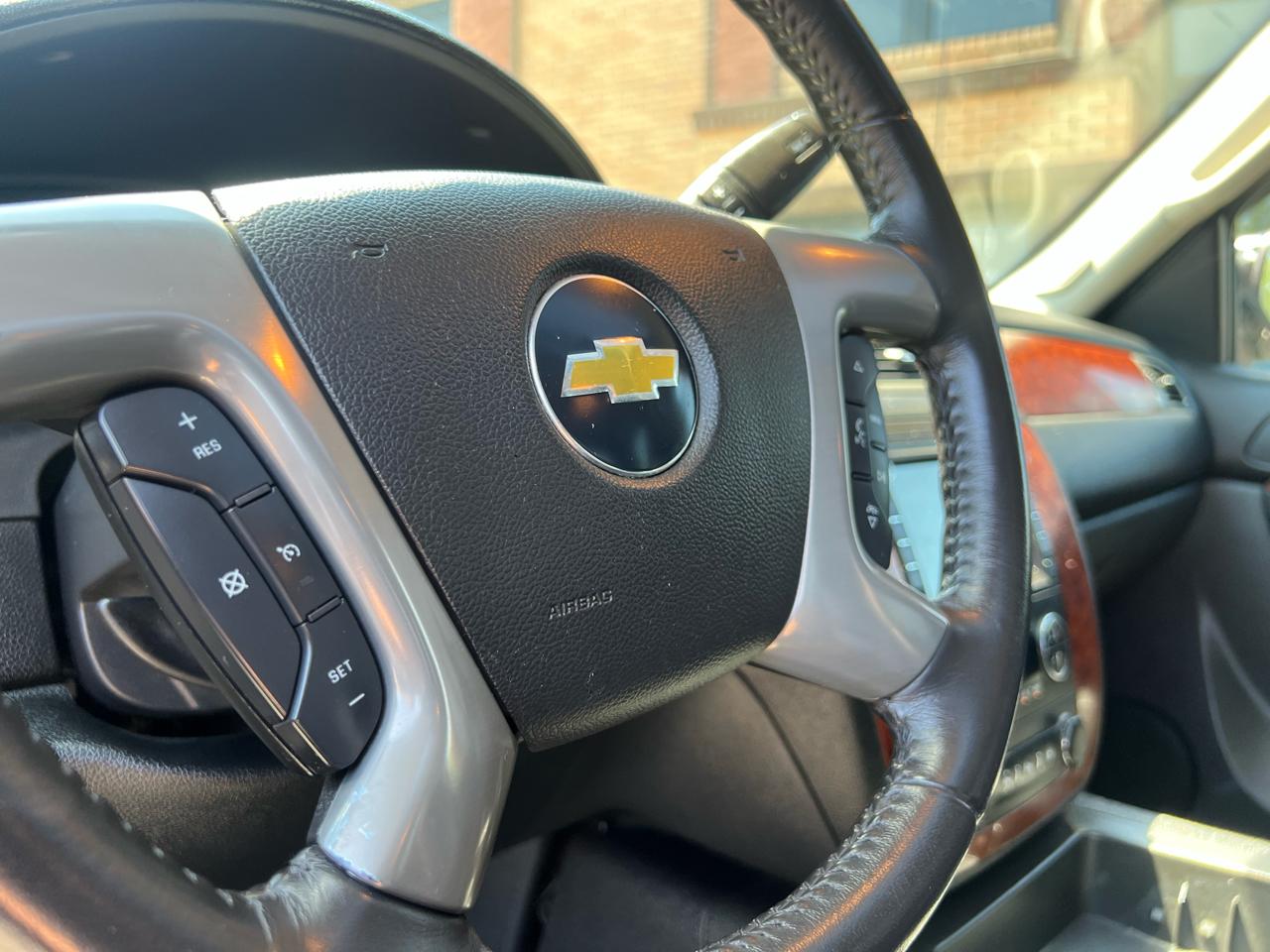 Chevrolet Avalanche LT 4WD 2011