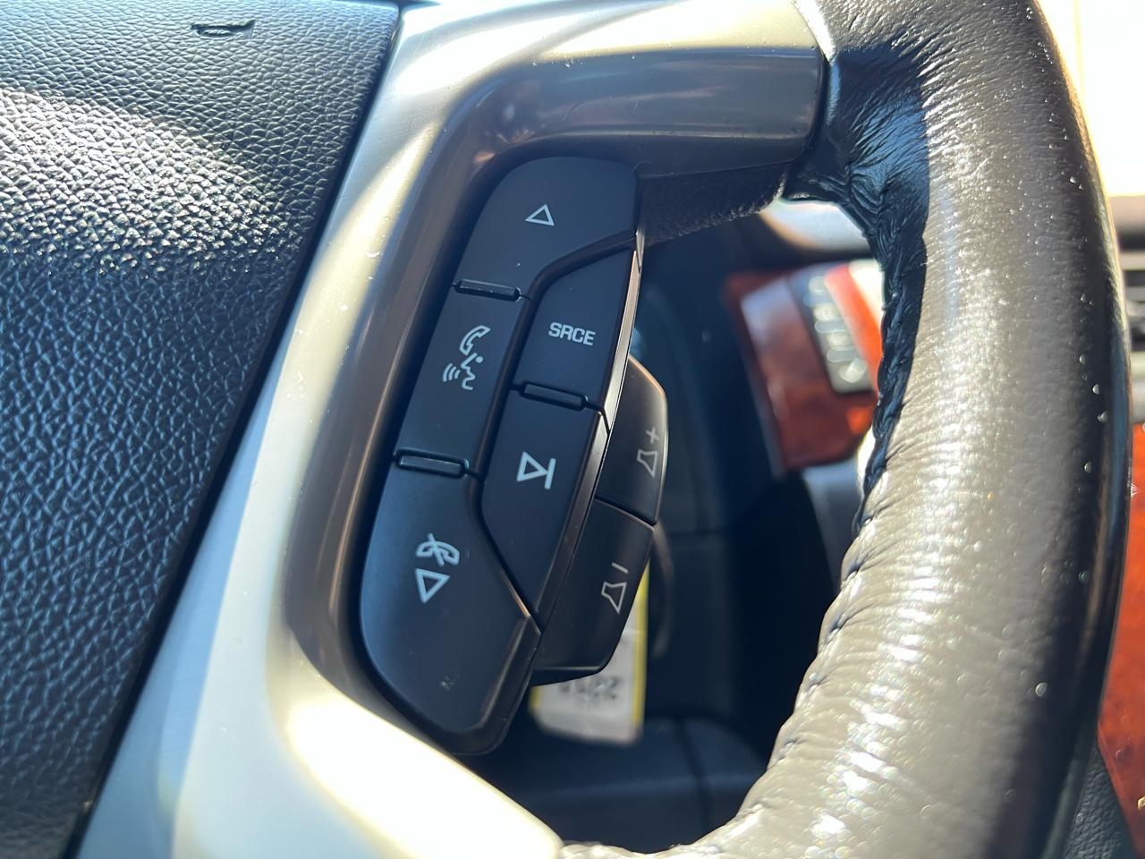 Chevrolet Avalanche LT 4WD 2011