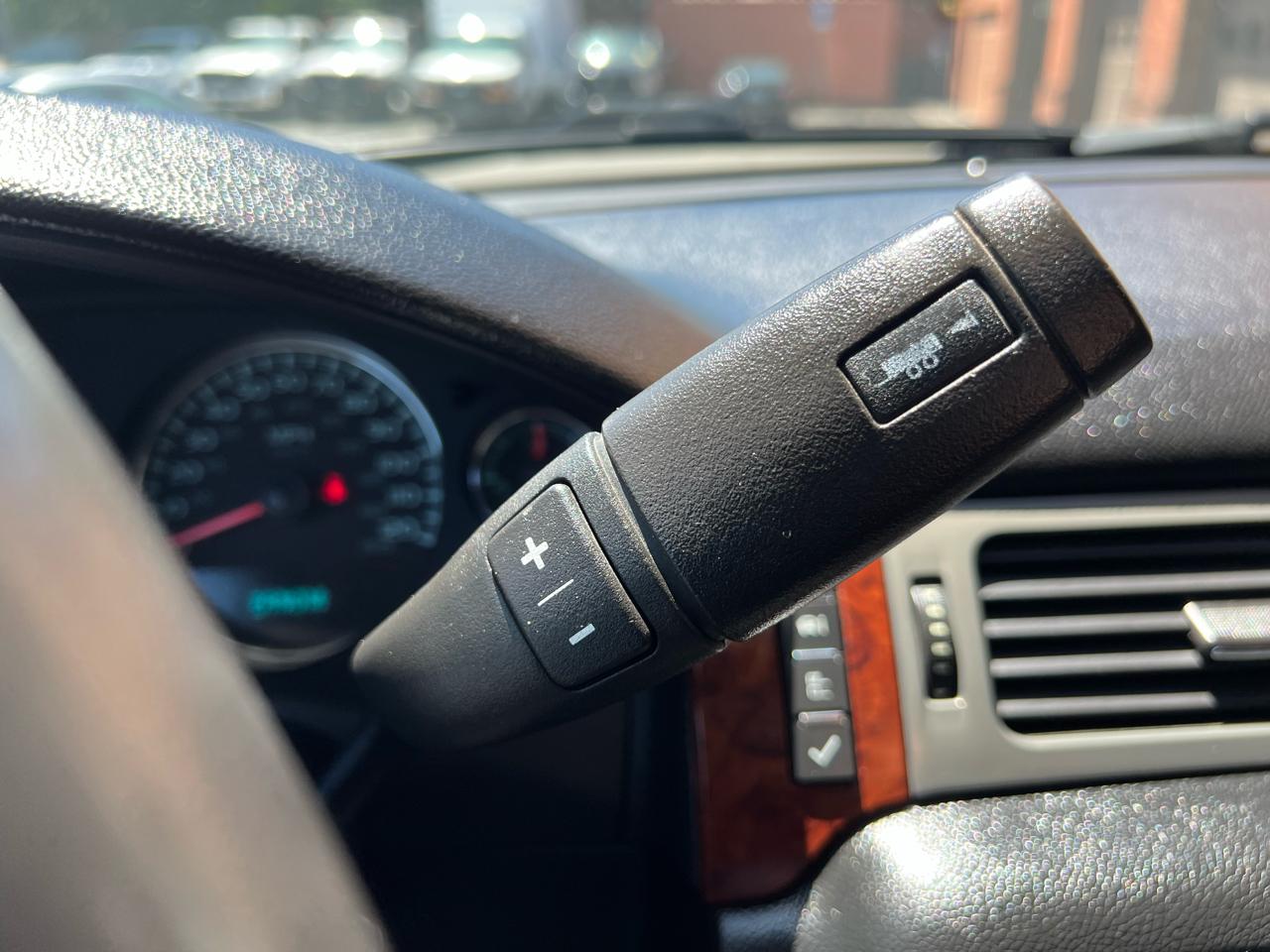 Chevrolet Avalanche LT 4WD 2011