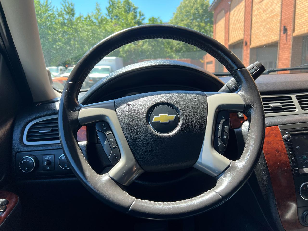 Chevrolet Avalanche LT 4WD 2011