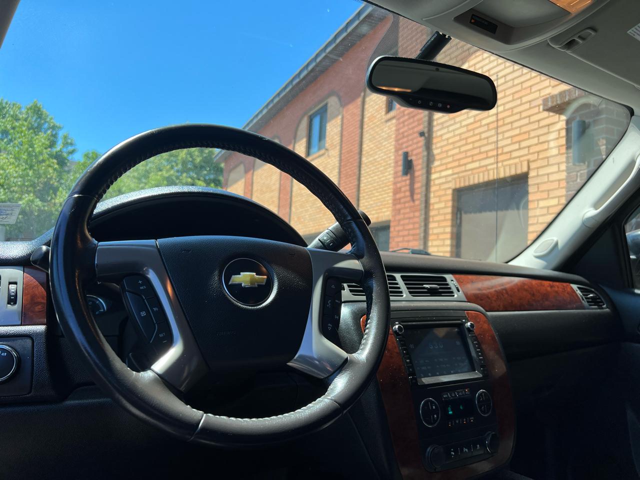 Chevrolet Avalanche LT 4WD 2011
