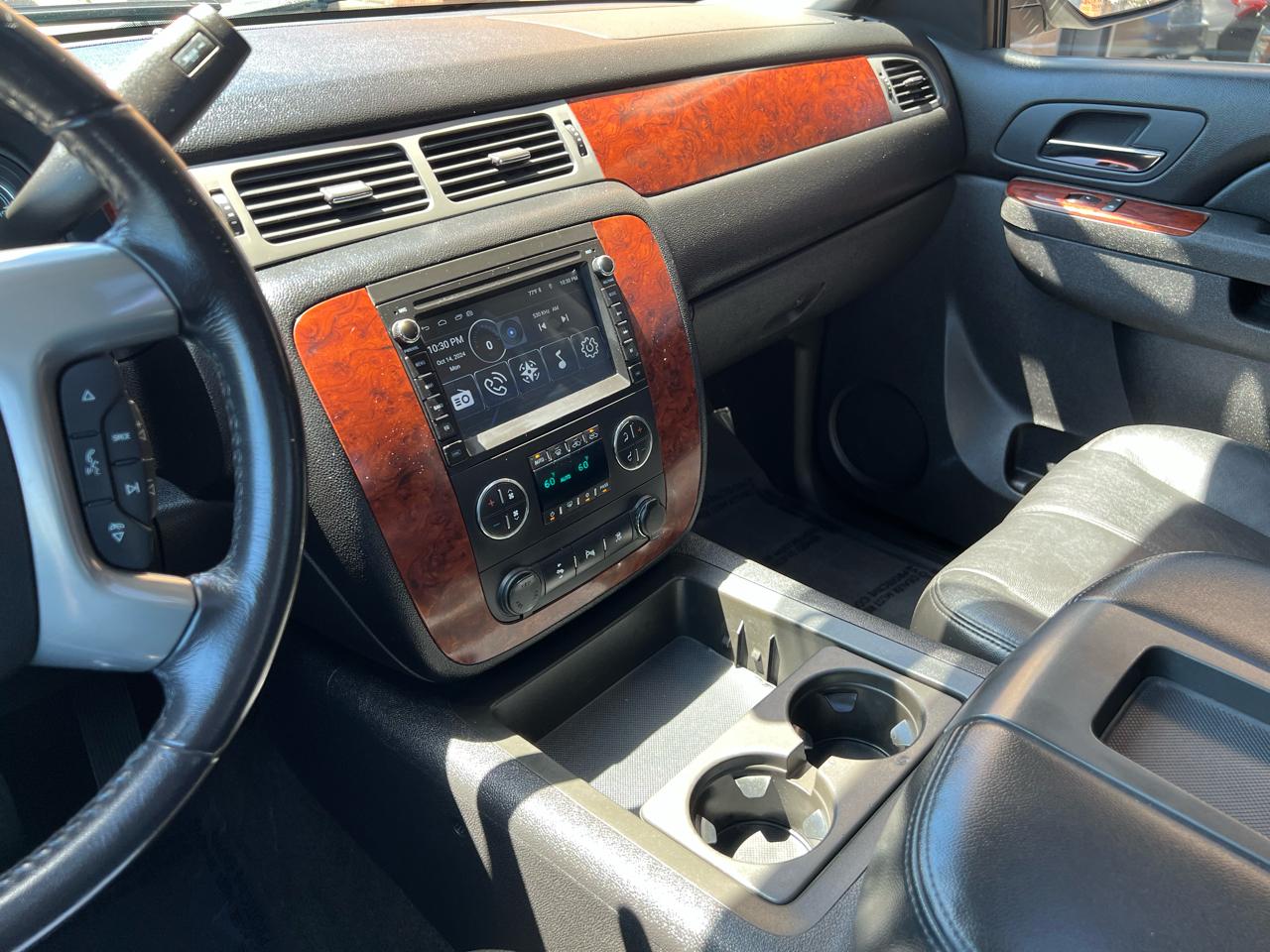 Chevrolet Avalanche LT 4WD 2011