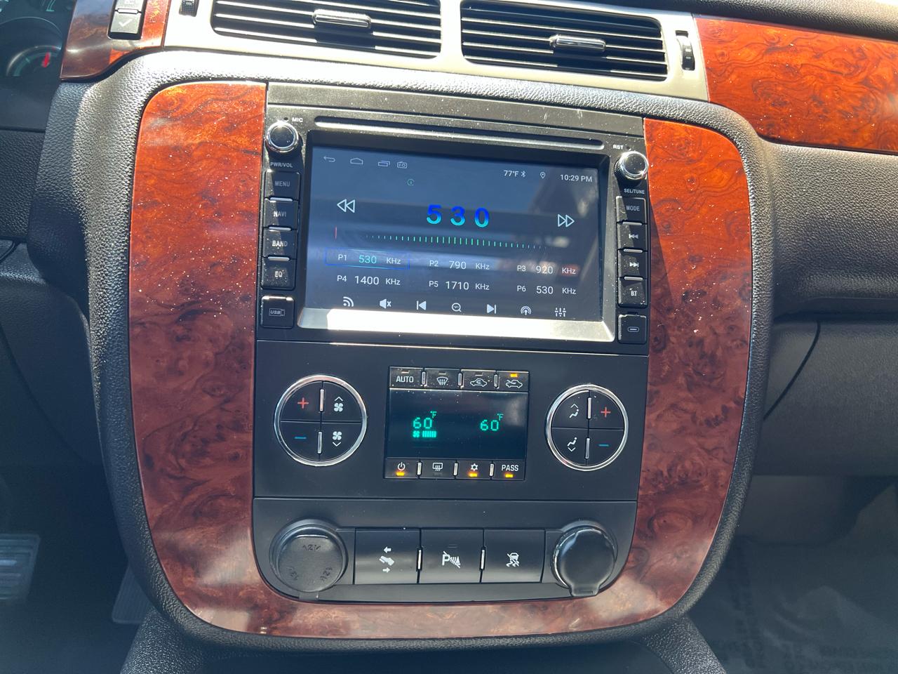 Chevrolet Avalanche LT 4WD 2011