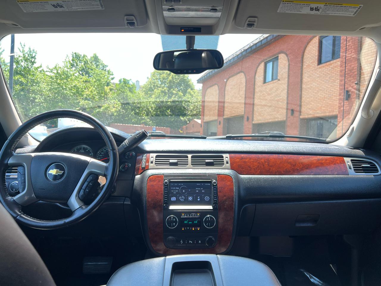 Chevrolet Avalanche LT 4WD 2011