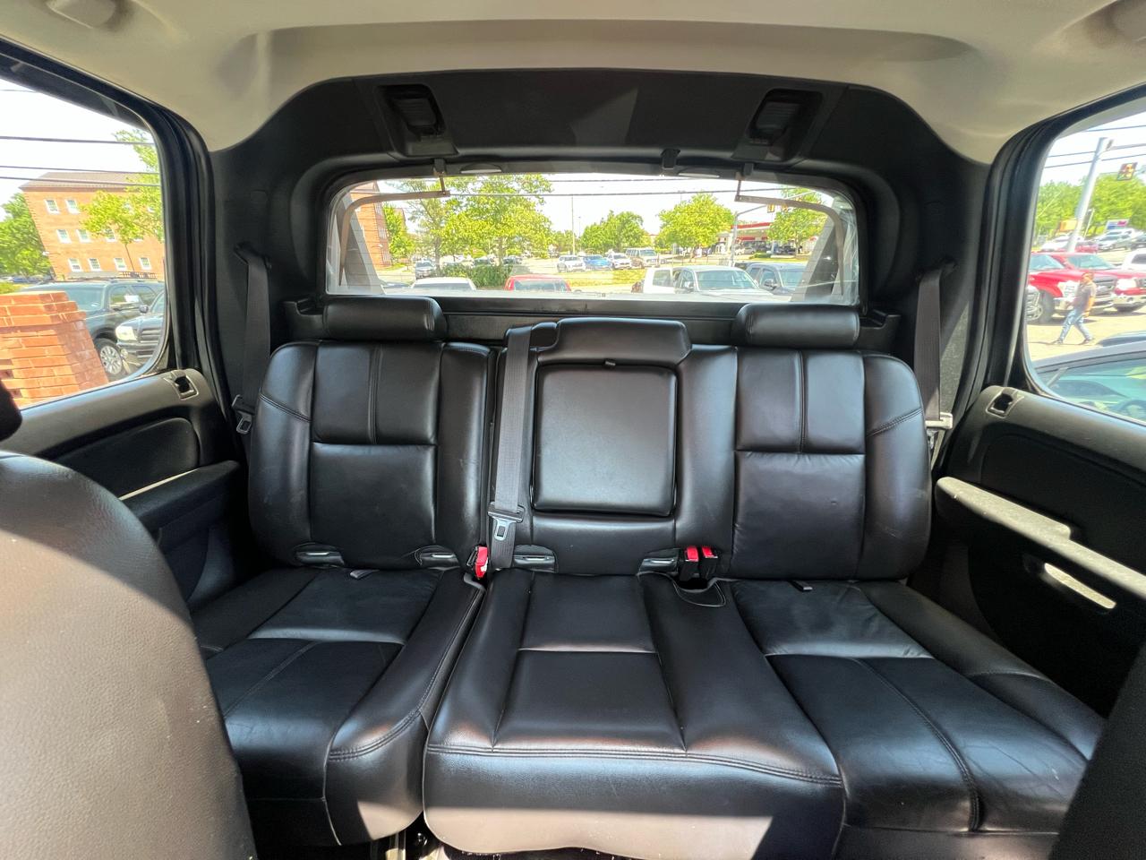 Chevrolet Avalanche LT 4WD 2011