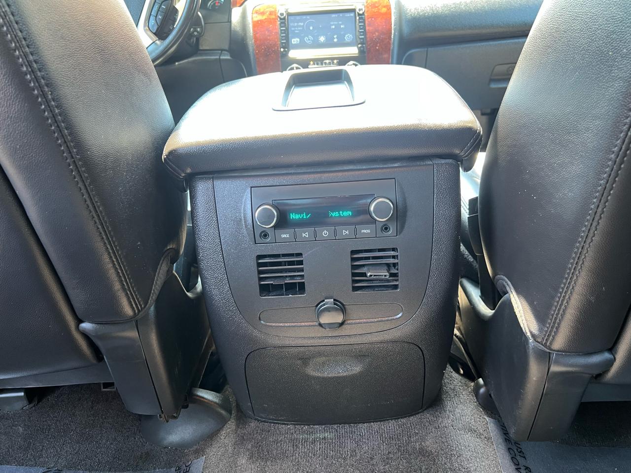 Chevrolet Avalanche LT 4WD 2011