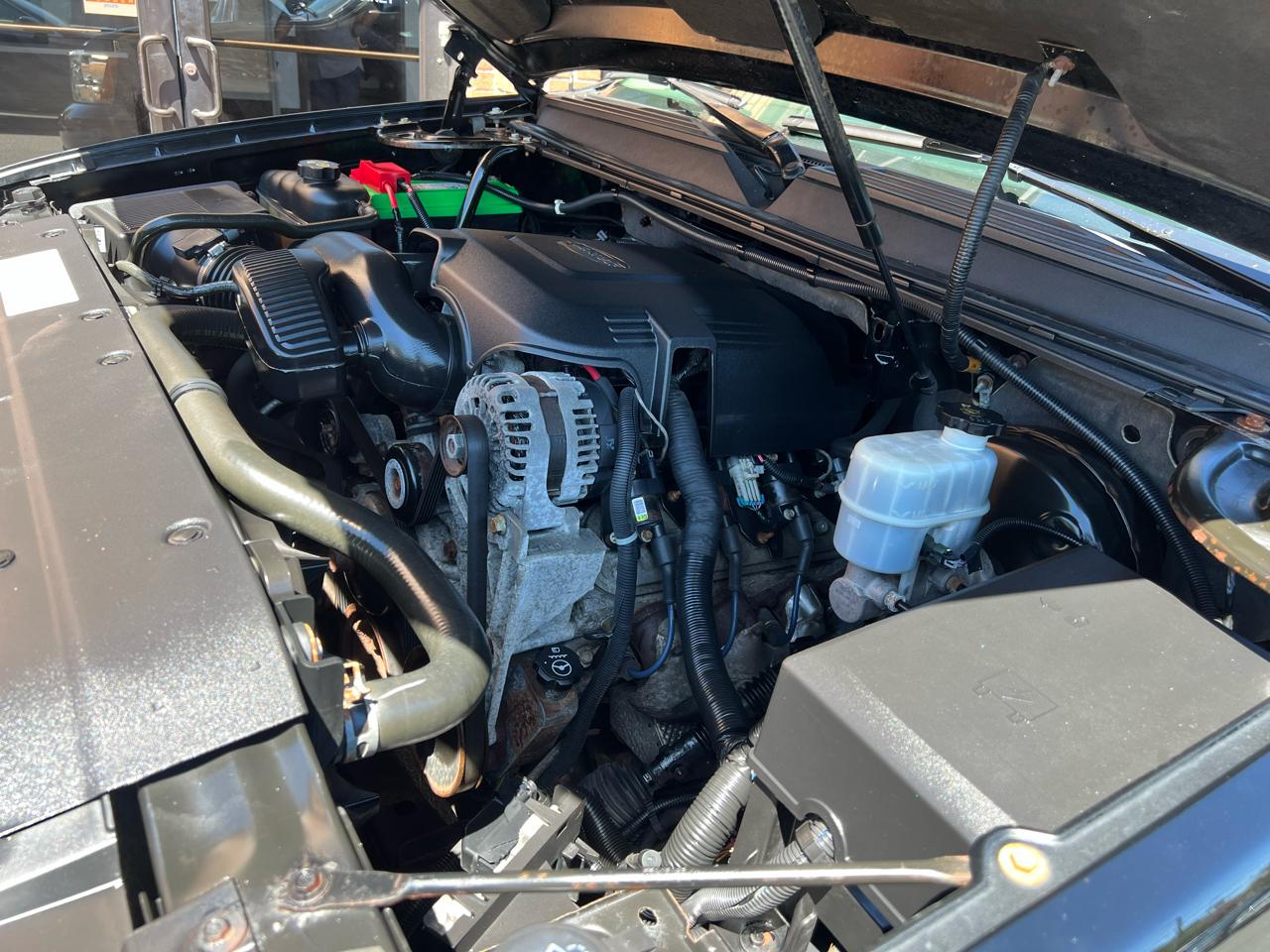 Chevrolet Avalanche LT 4WD 2011