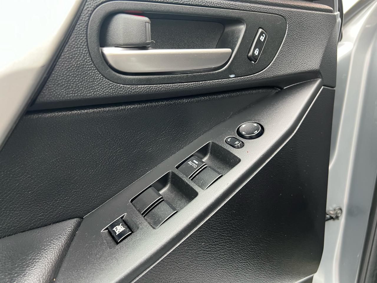Mazda MAZDA3 I Grand Touring 4-Door 2012