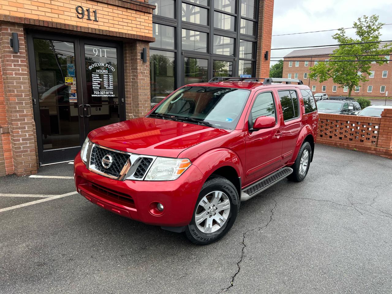 Nissan Pathfinder LE 4WD 2010