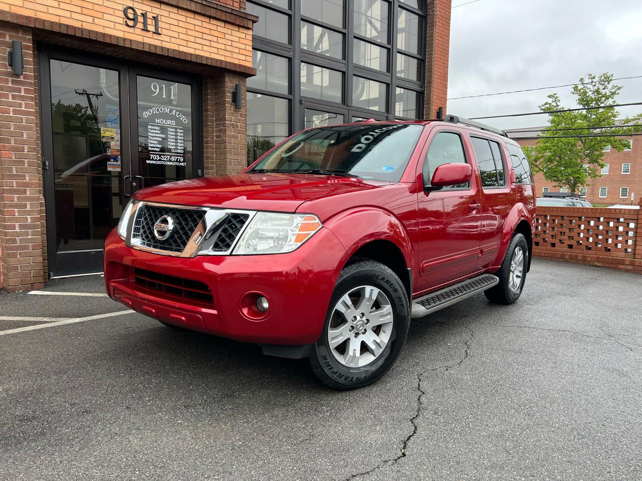Nissan Pathfinder LE 4WD 2010