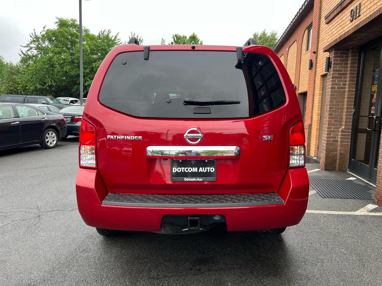 Nissan Pathfinder LE 4WD 2010