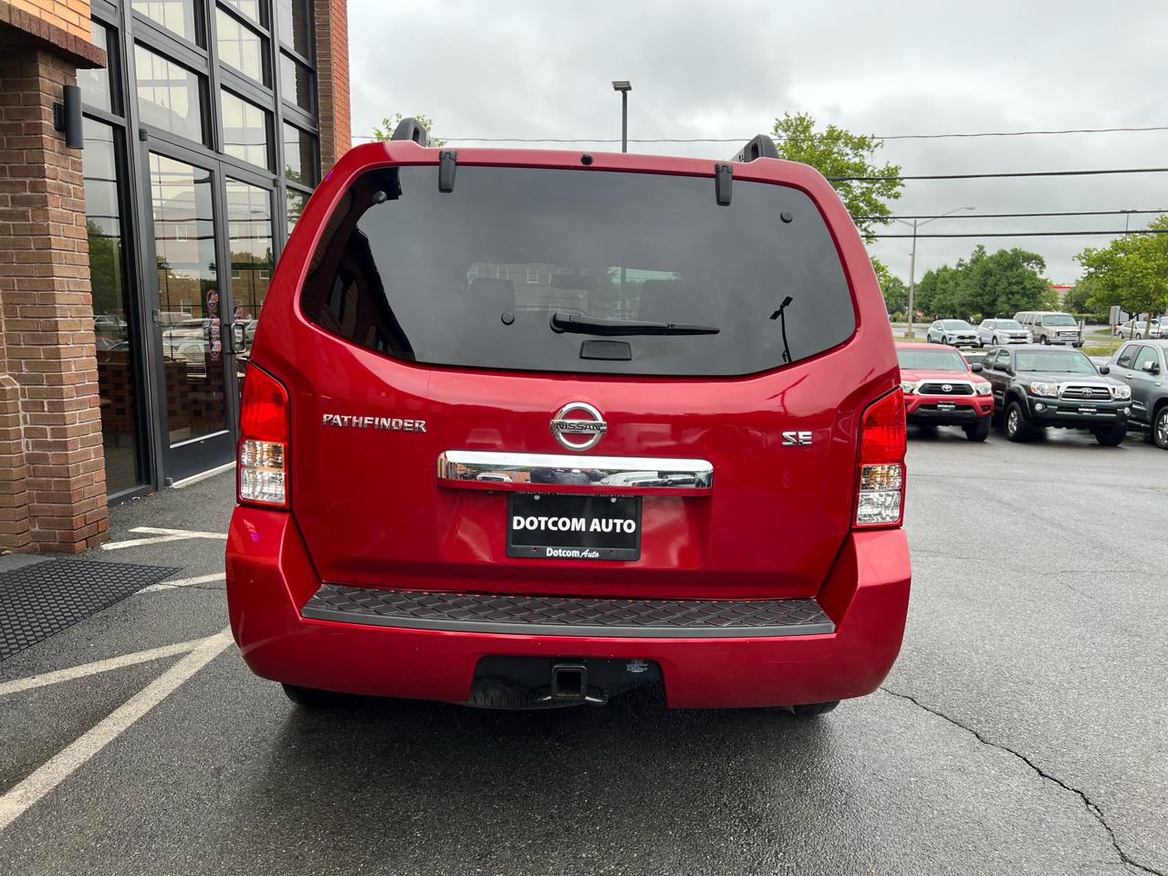Nissan Pathfinder LE 4WD 2010