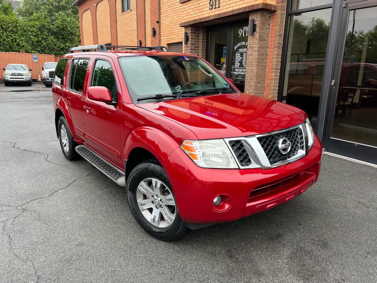 Nissan Pathfinder LE 4WD 2010