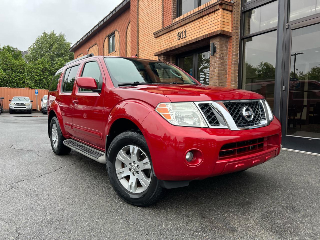 Nissan Pathfinder LE 4WD 2010