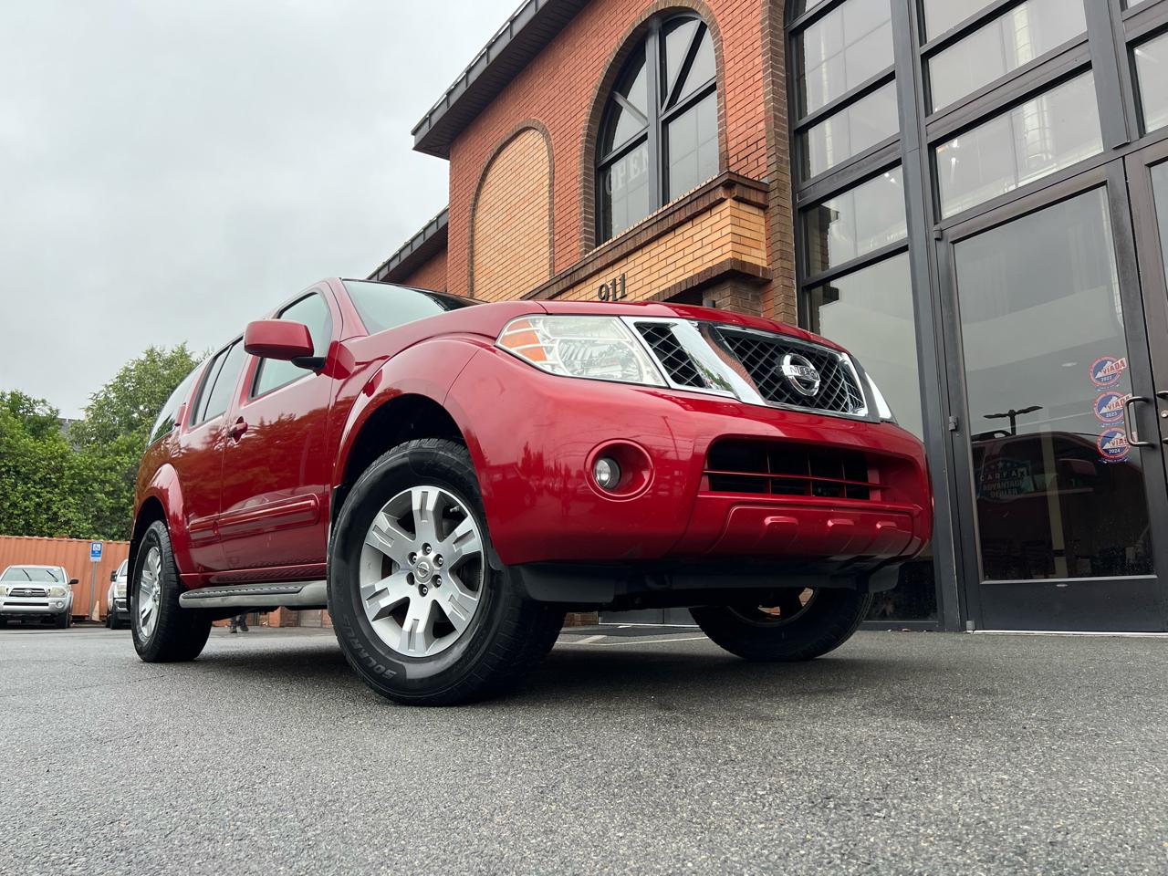 Nissan Pathfinder LE 4WD 2010