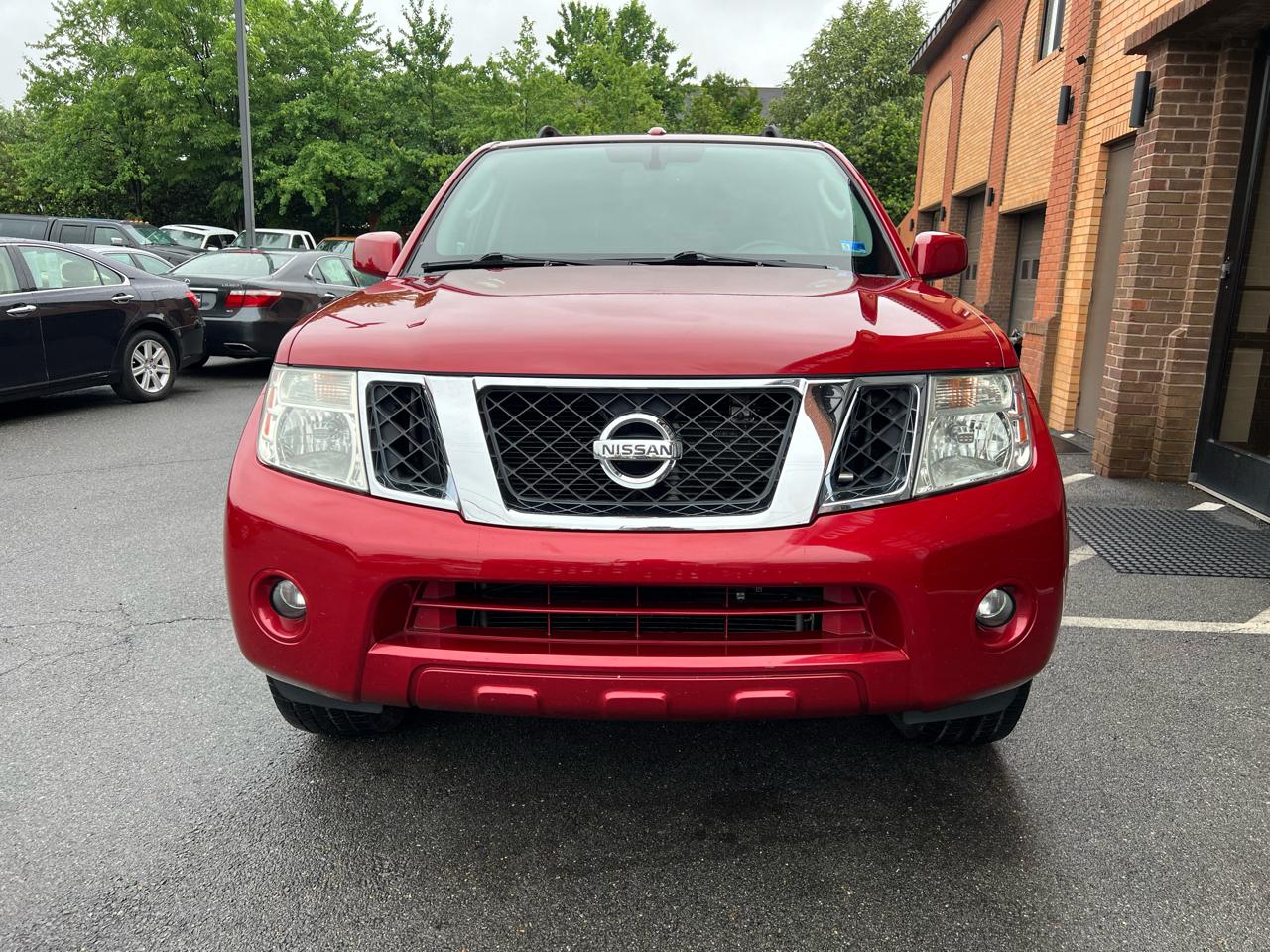 Nissan Pathfinder LE 4WD 2010