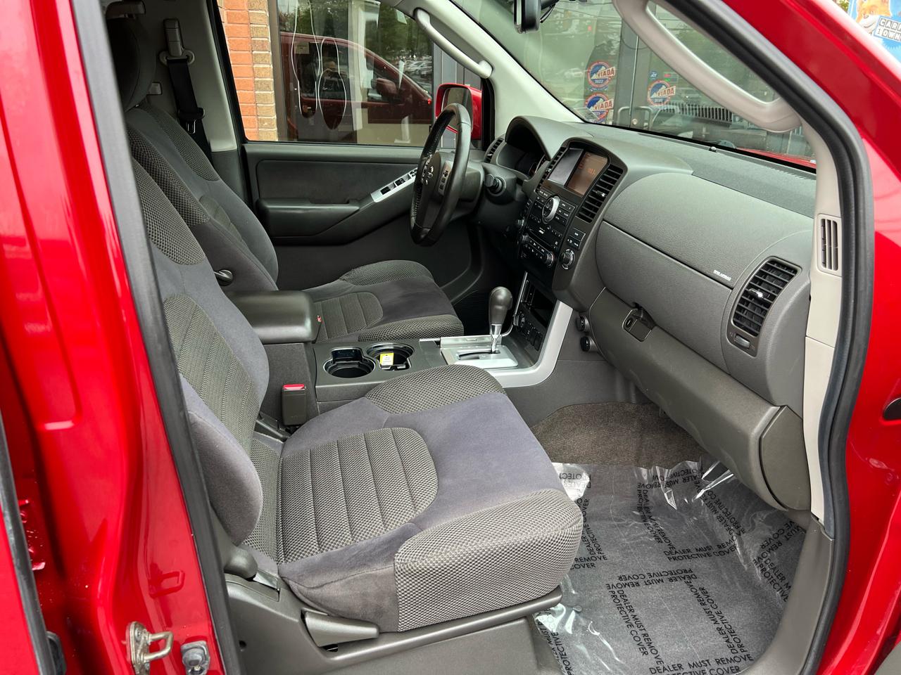 Nissan Pathfinder LE 4WD 2010
