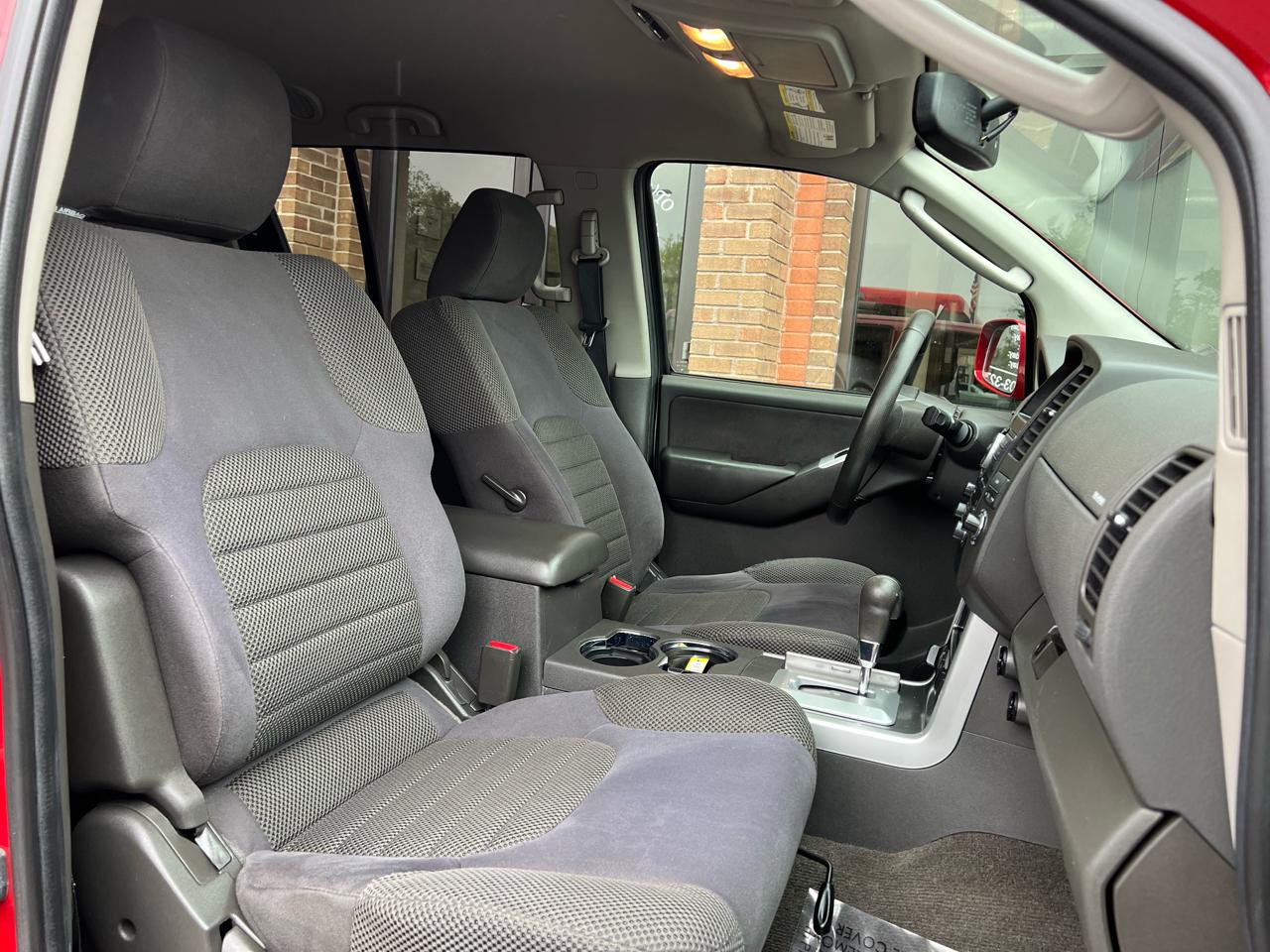 Nissan Pathfinder LE 4WD 2010