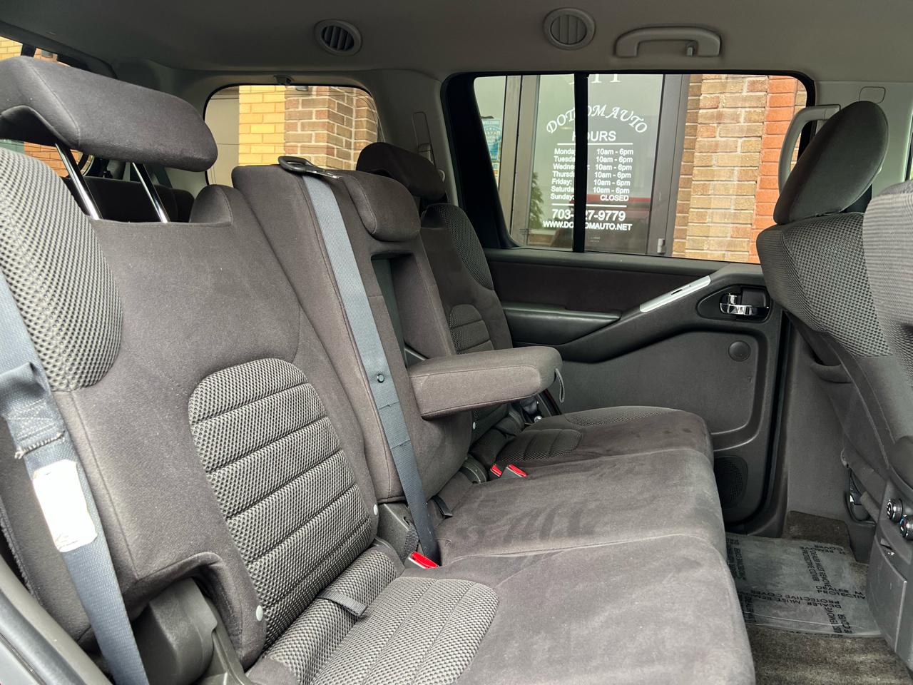 Nissan Pathfinder LE 4WD 2010