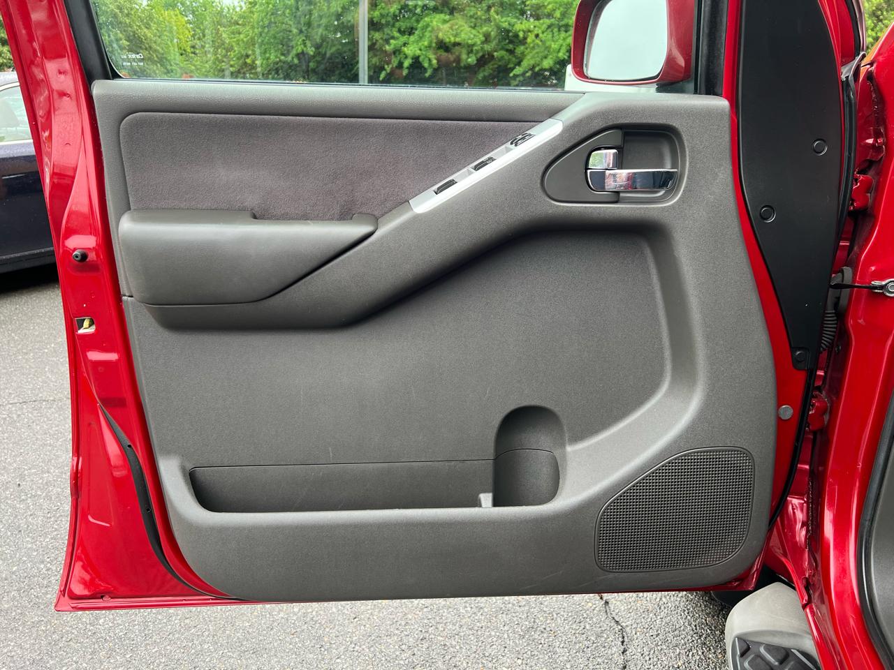 Nissan Pathfinder LE 4WD 2010