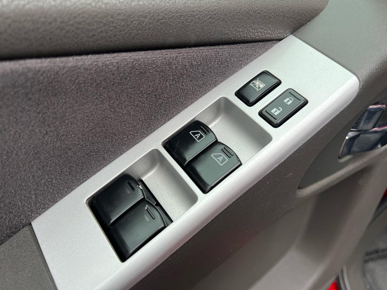 Nissan Pathfinder LE 4WD 2010
