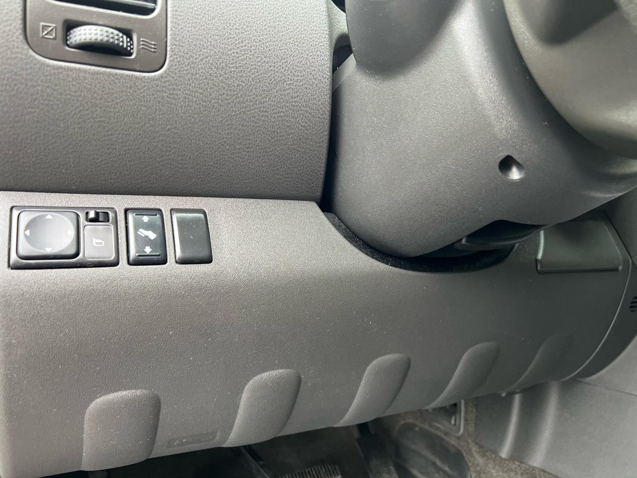 Nissan Pathfinder LE 4WD 2010