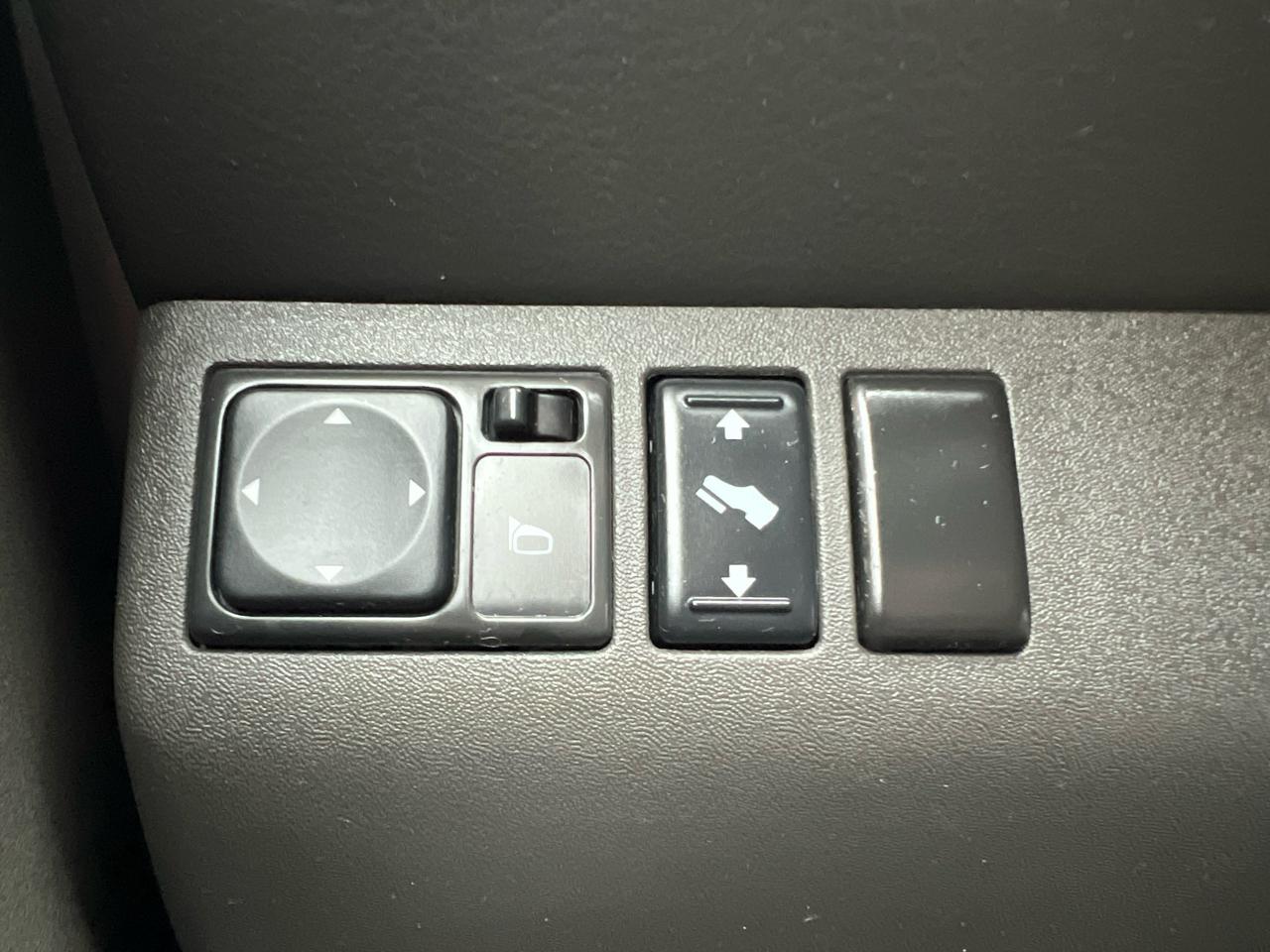 Nissan Pathfinder LE 4WD 2010