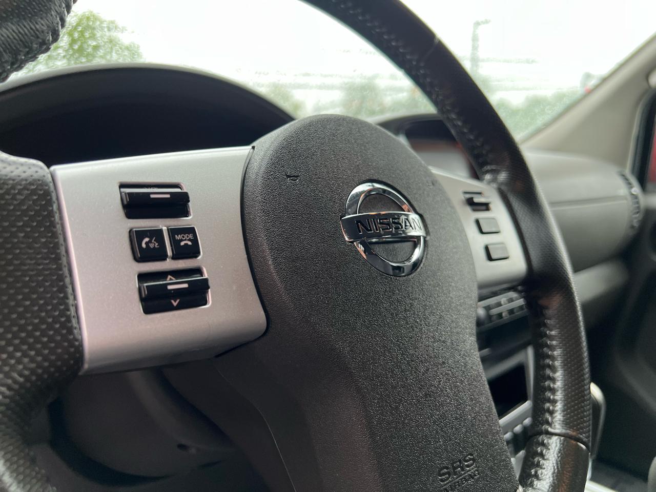 Nissan Pathfinder LE 4WD 2010