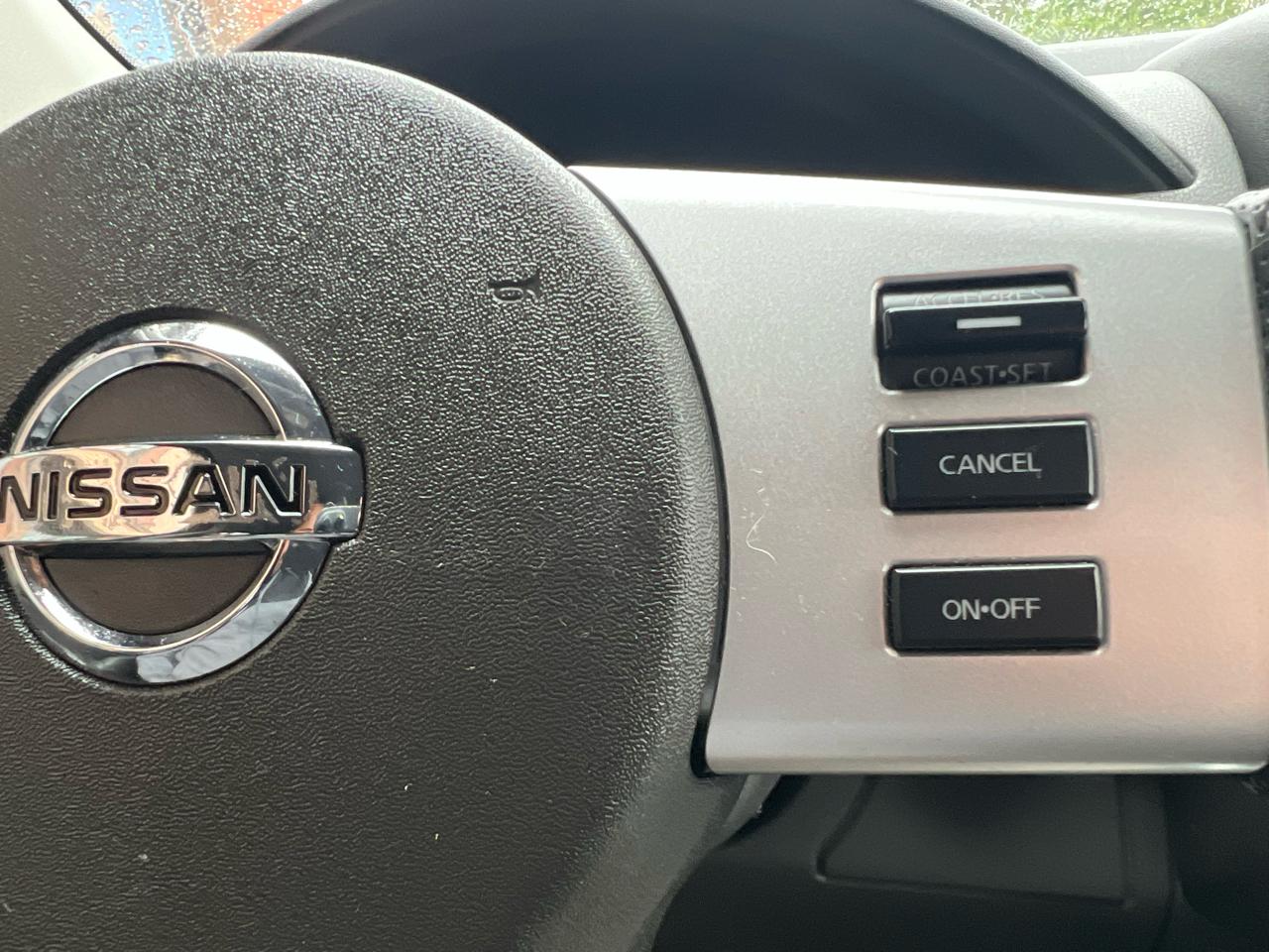 Nissan Pathfinder LE 4WD 2010