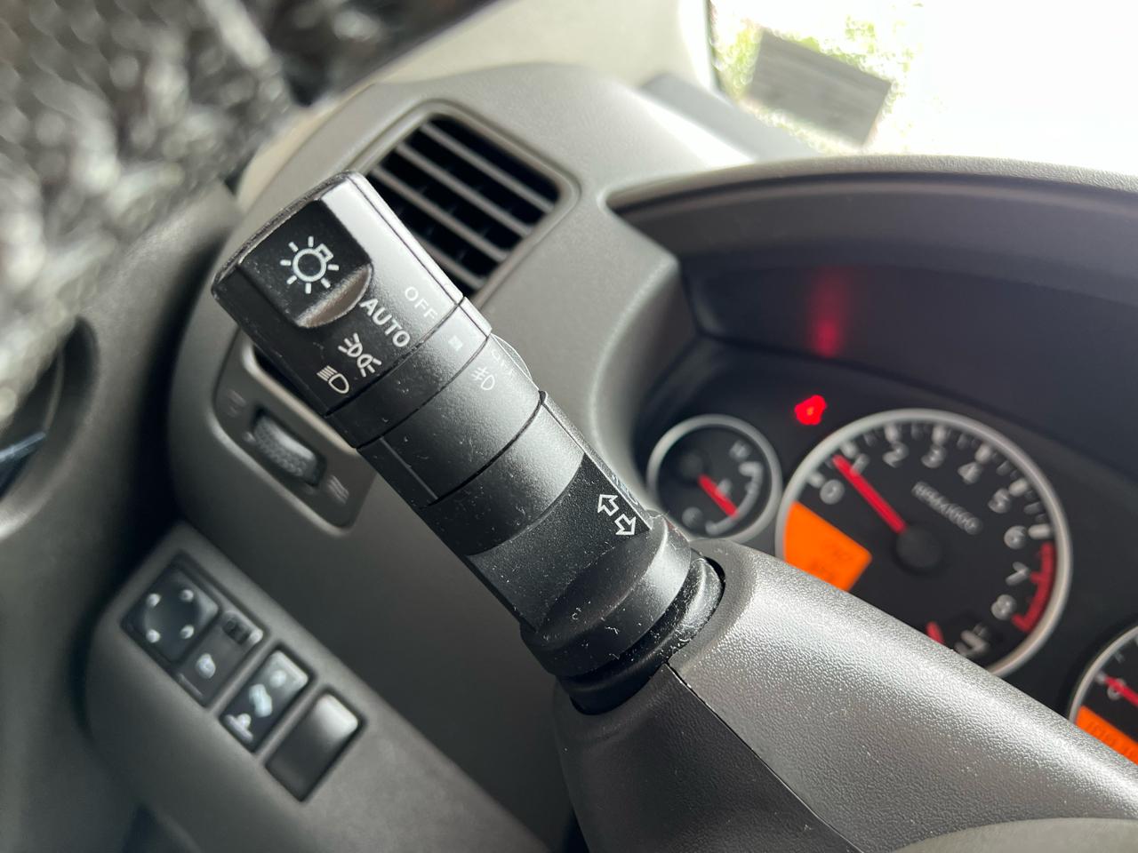 Nissan Pathfinder LE 4WD 2010