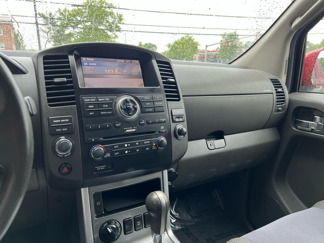Nissan Pathfinder LE 4WD 2010