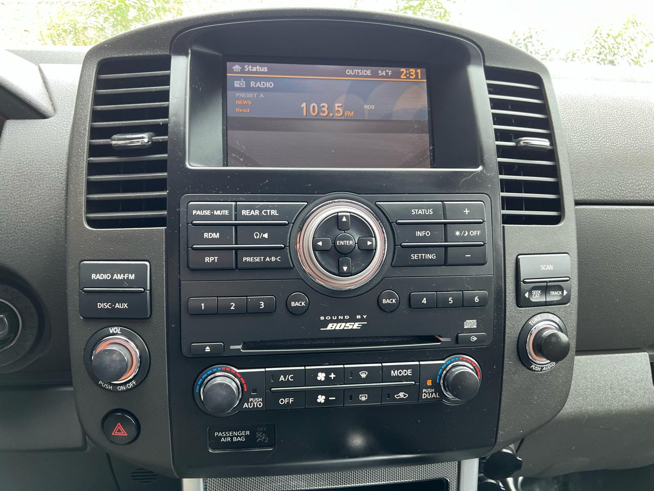Nissan Pathfinder LE 4WD 2010