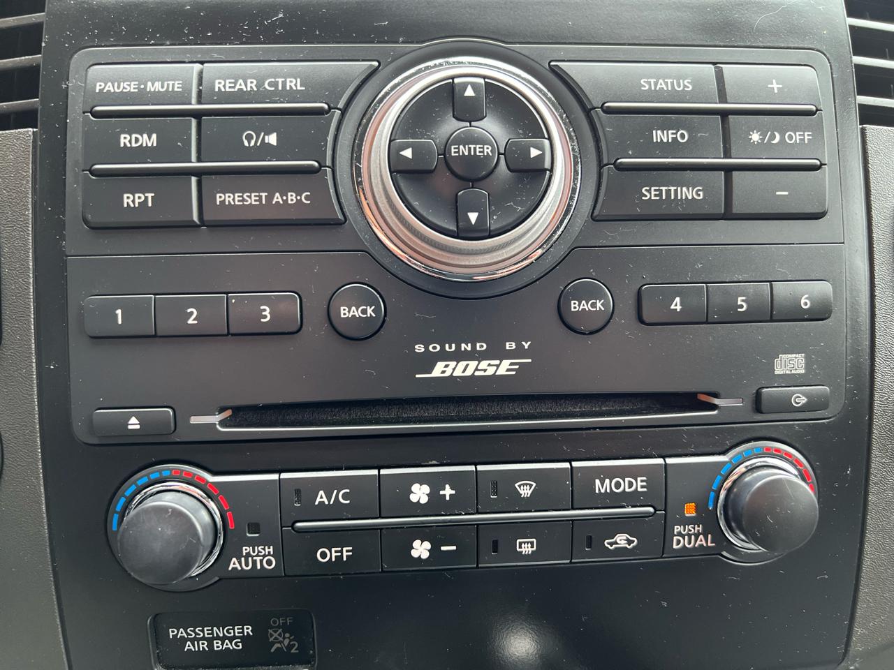Nissan Pathfinder LE 4WD 2010