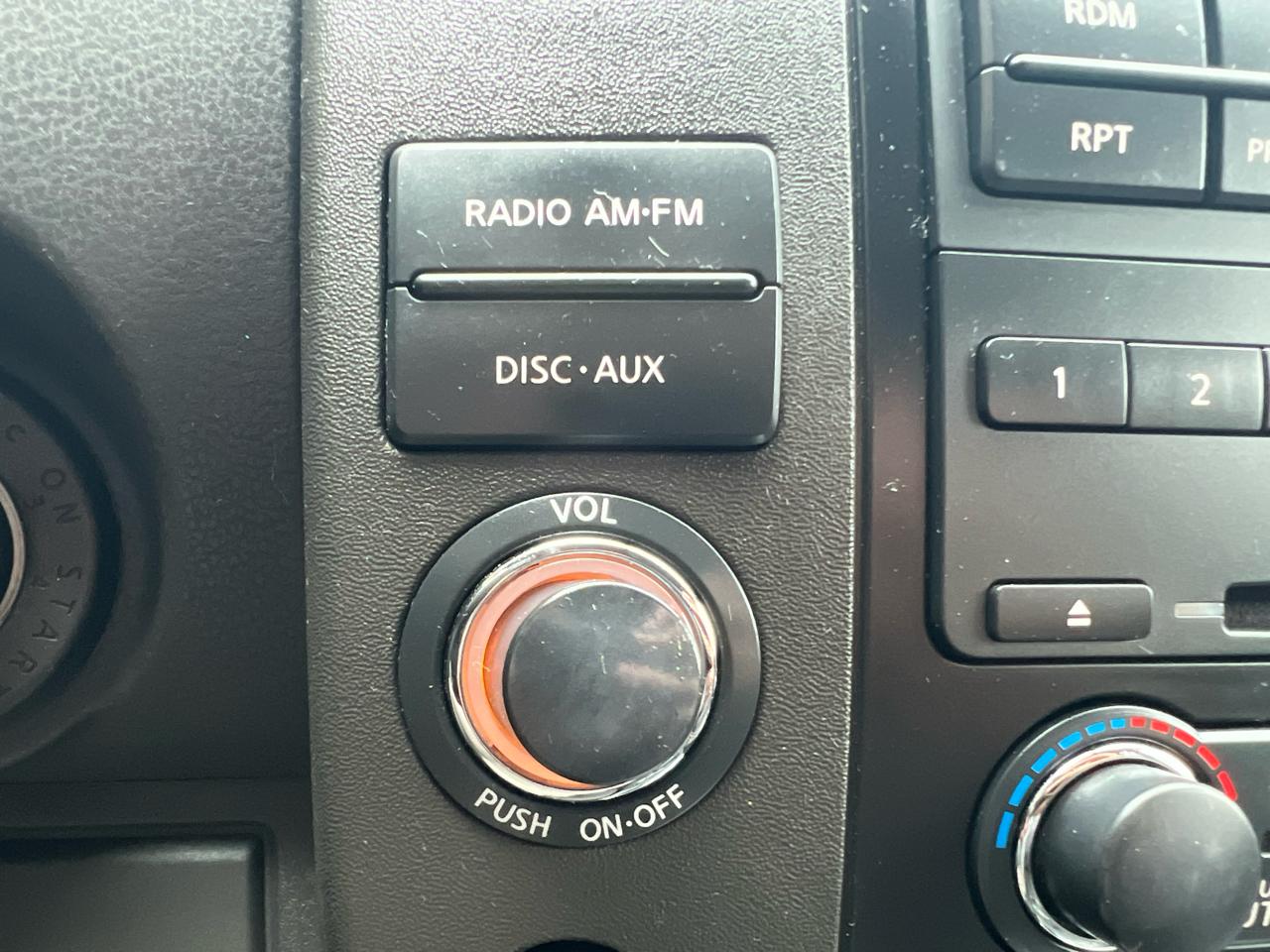 Nissan Pathfinder LE 4WD 2010