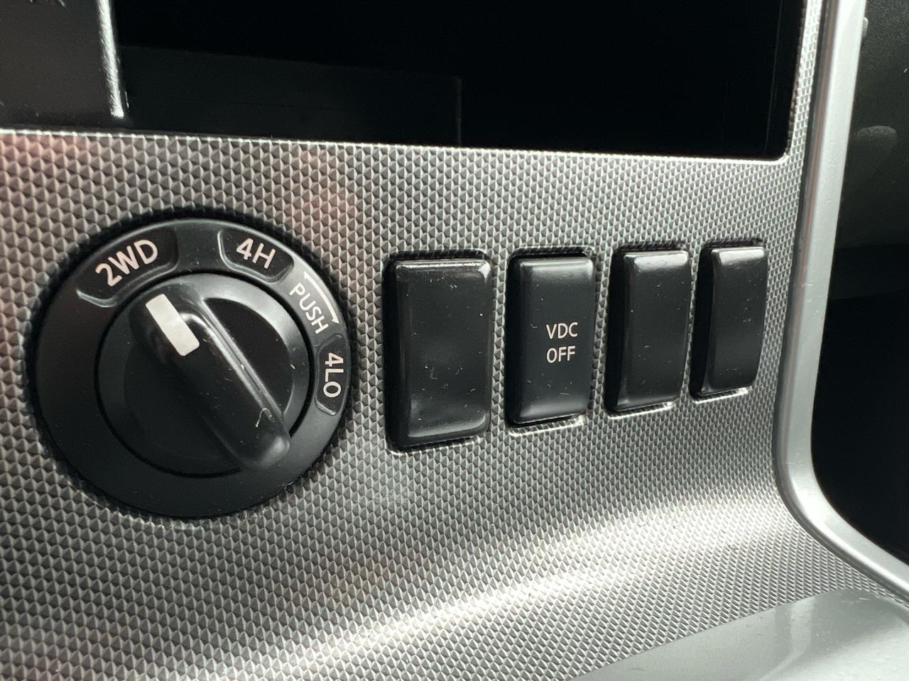 Nissan Pathfinder LE 4WD 2010