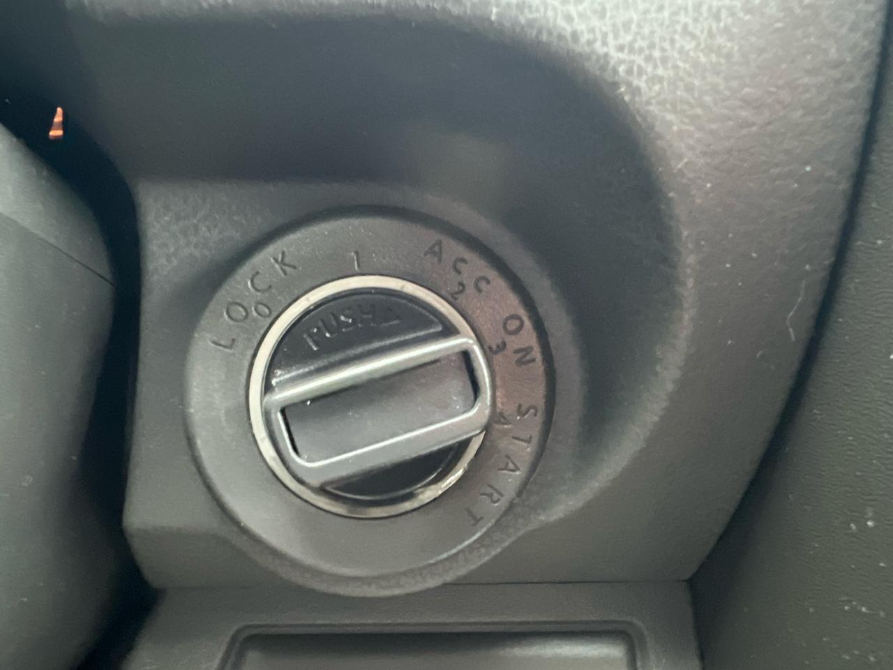 Nissan Pathfinder LE 4WD 2010