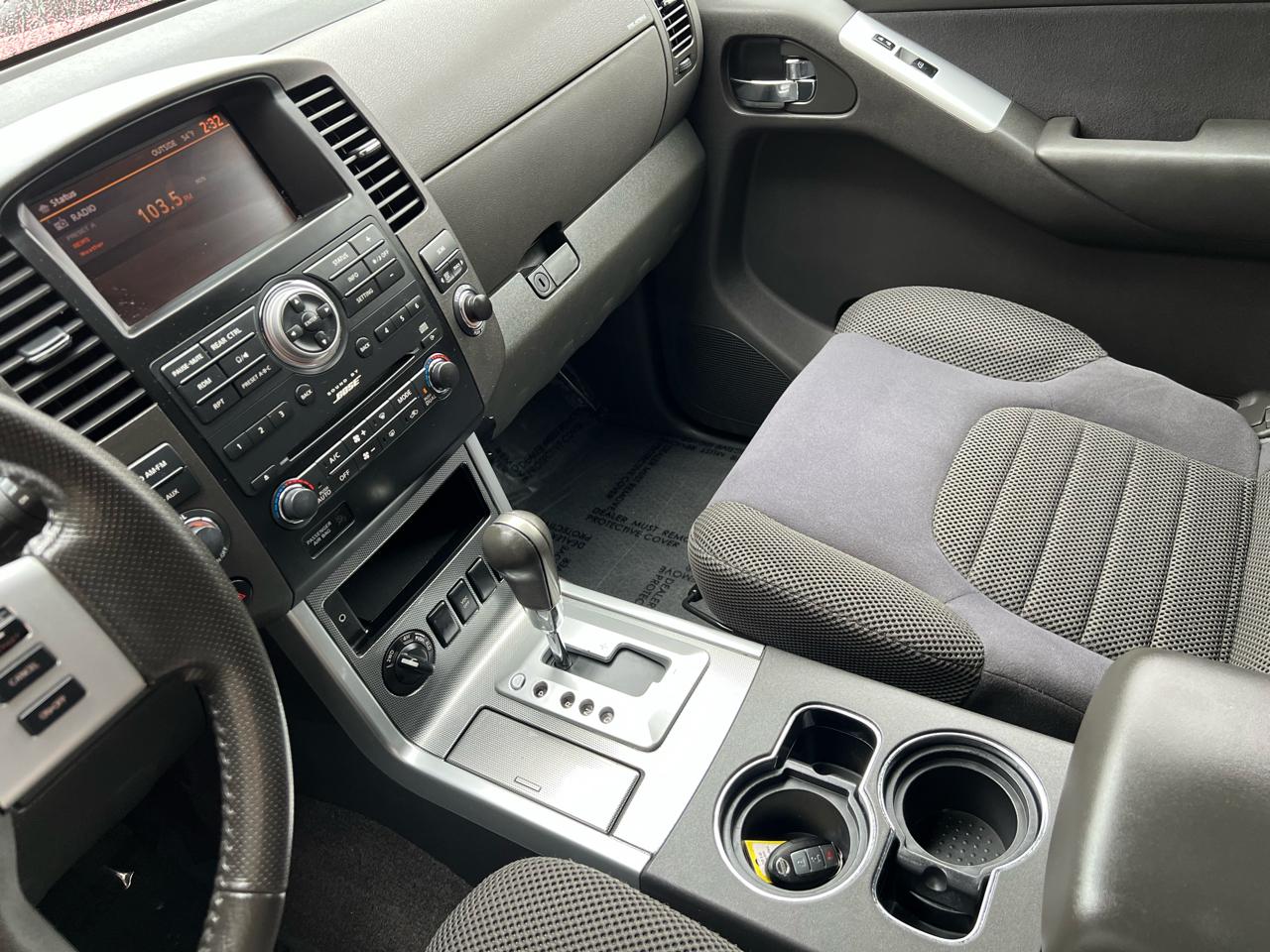 Nissan Pathfinder LE 4WD 2010