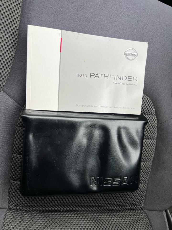 Nissan Pathfinder LE 4WD 2010