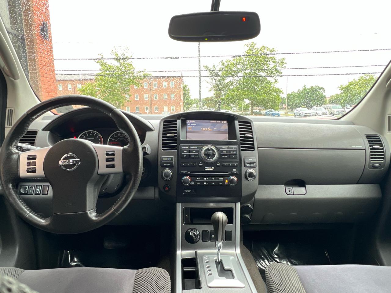 Nissan Pathfinder LE 4WD 2010