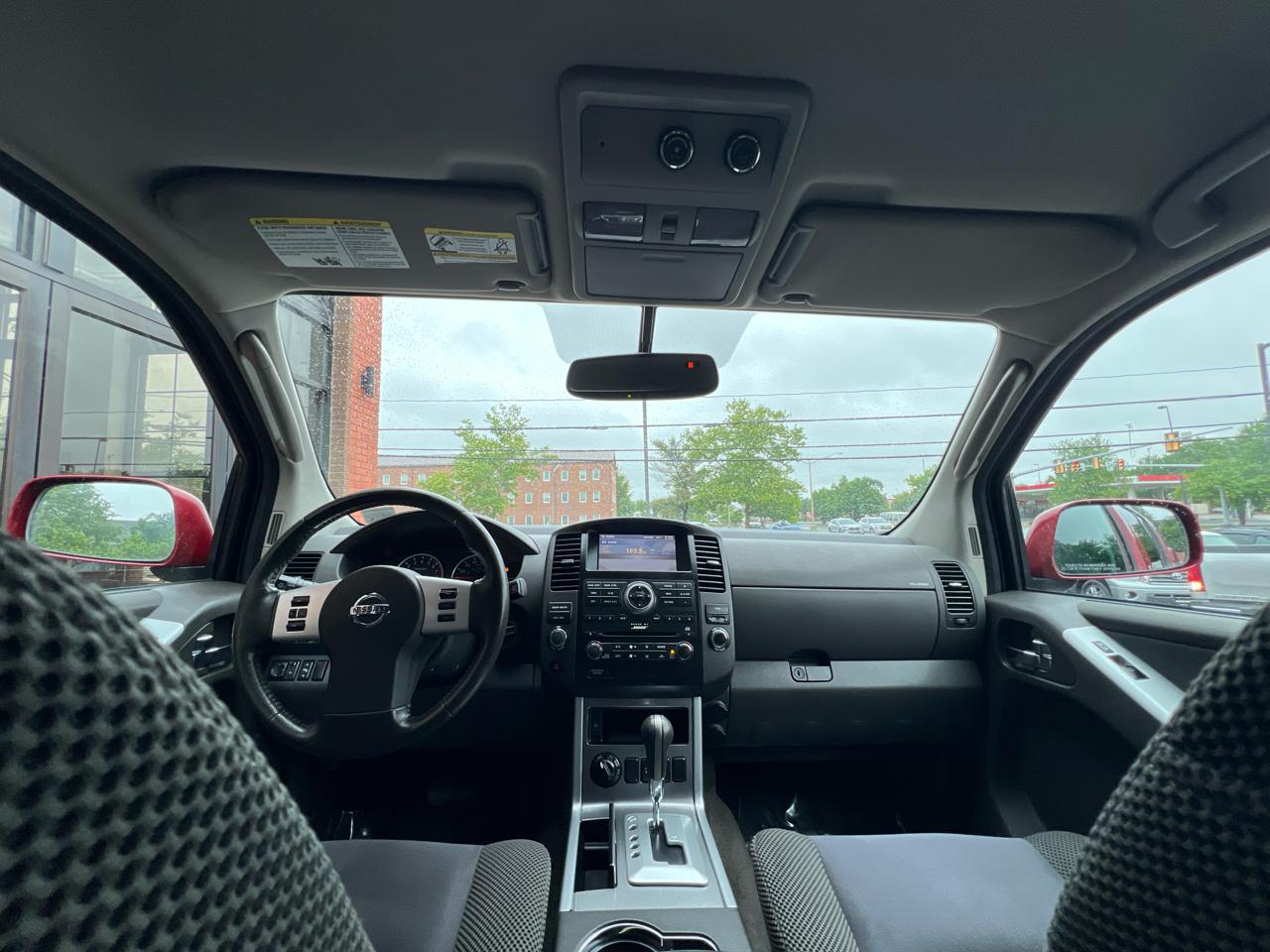Nissan Pathfinder LE 4WD 2010