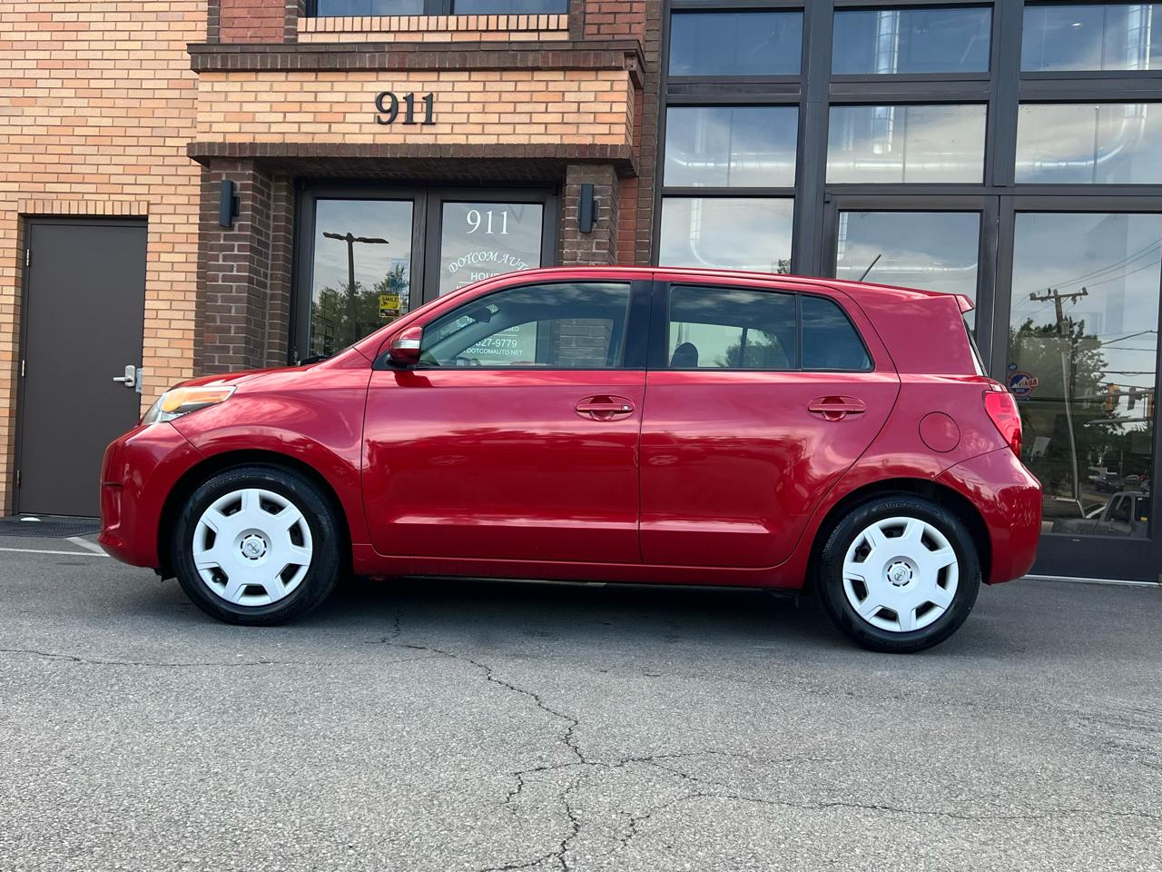 Scion xD 5-Door Hatchback 4-Spd AT 2014