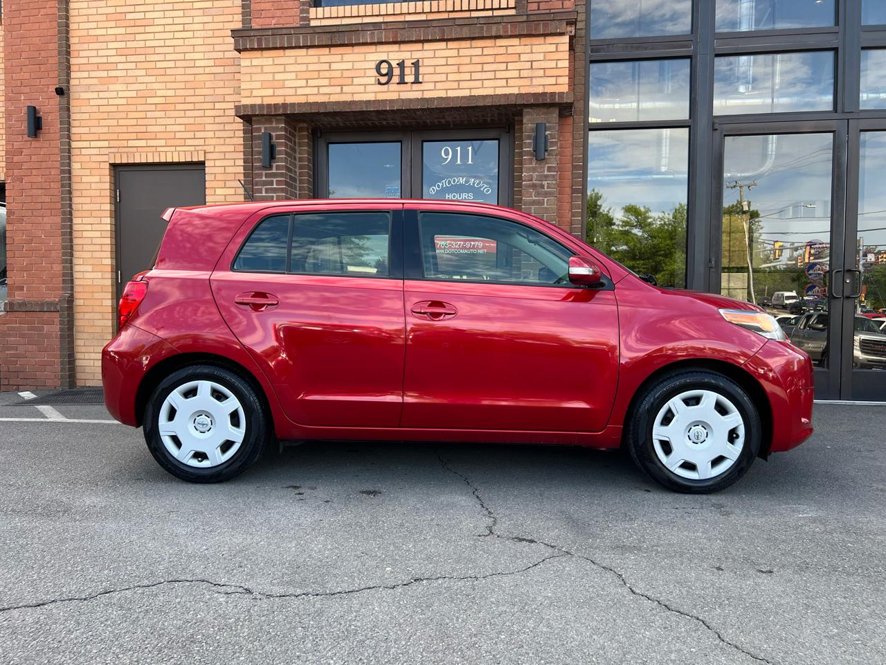Scion xD 5-Door Hatchback 4-Spd AT 2014