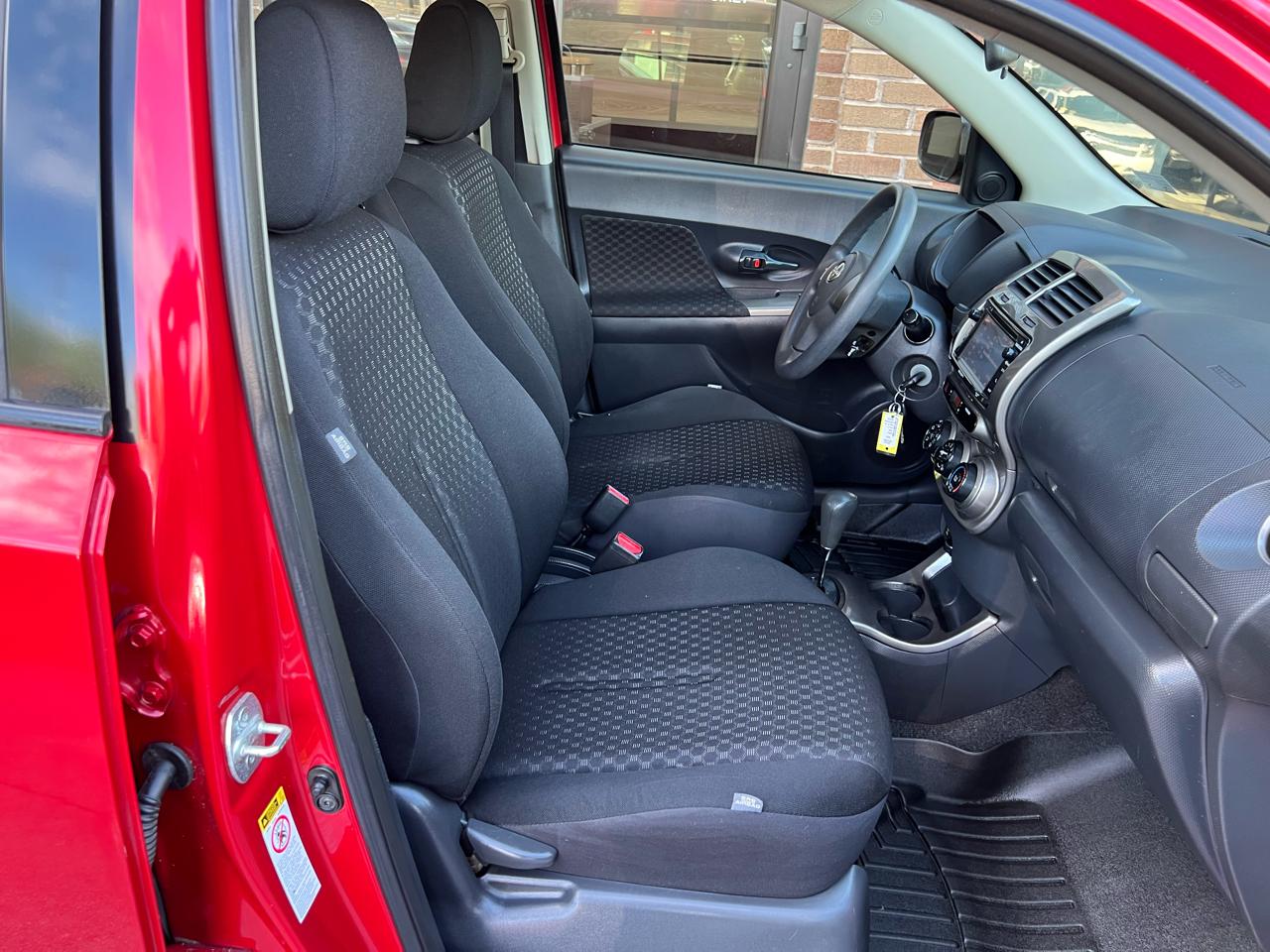 Scion xD 5-Door Hatchback 4-Spd AT 2014