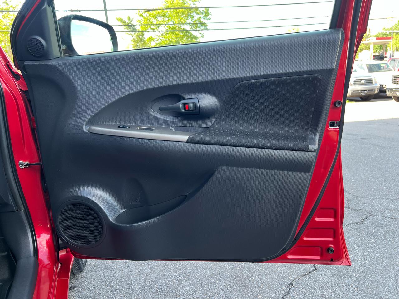 Scion xD 5-Door Hatchback 4-Spd AT 2014