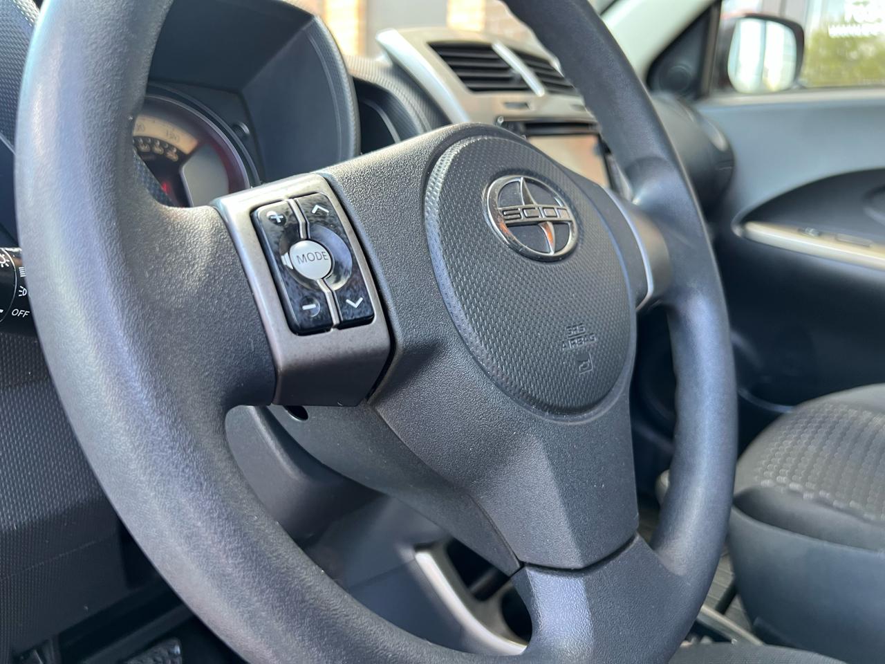 Scion xD 5-Door Hatchback 4-Spd AT 2014