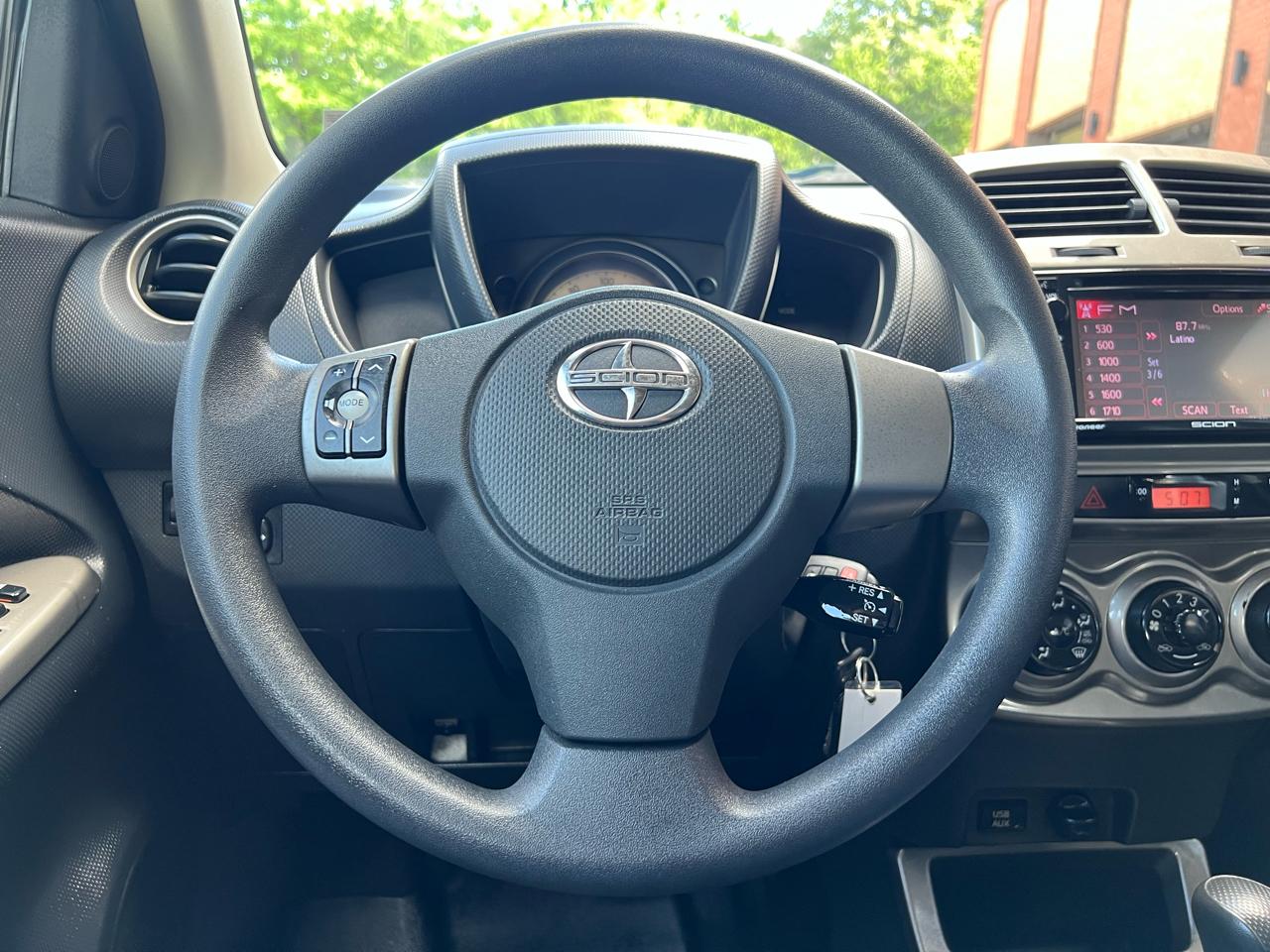 Scion xD 5-Door Hatchback 4-Spd AT 2014