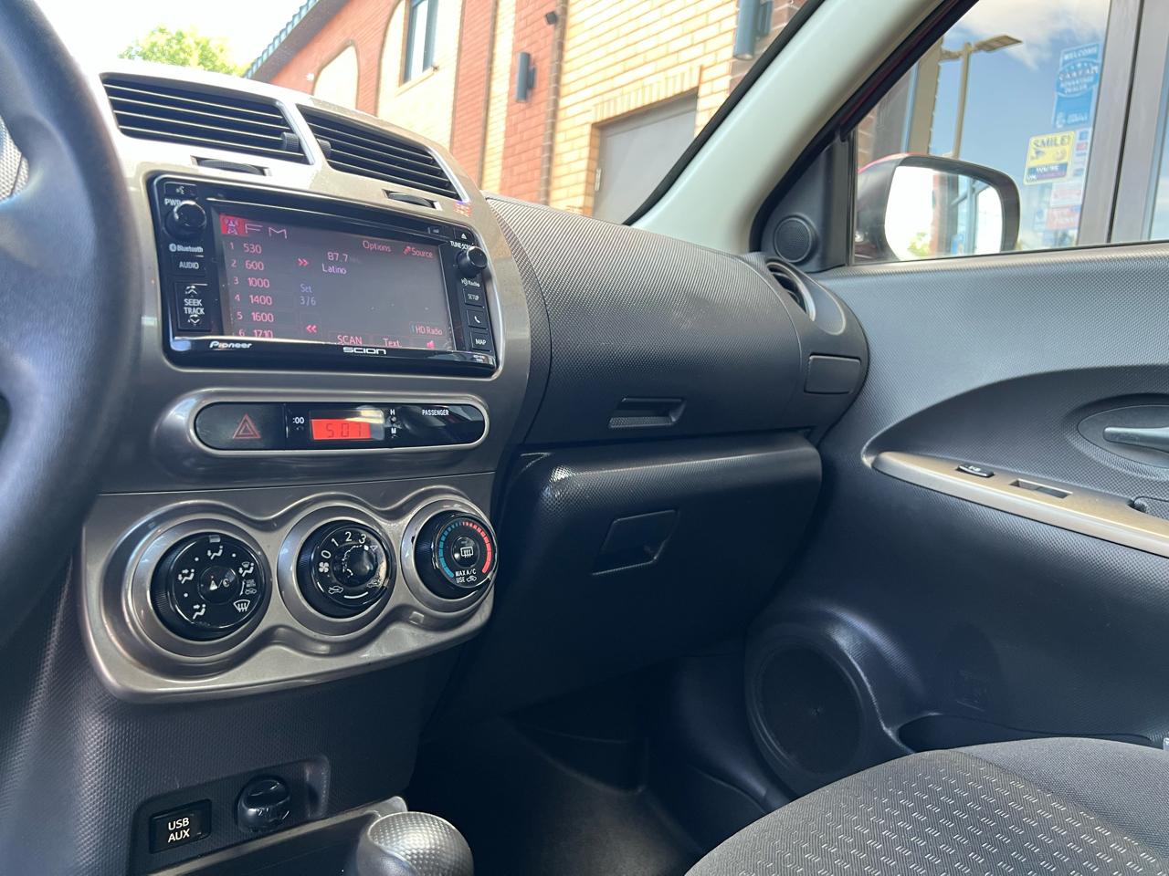 Scion xD 5-Door Hatchback 4-Spd AT 2014