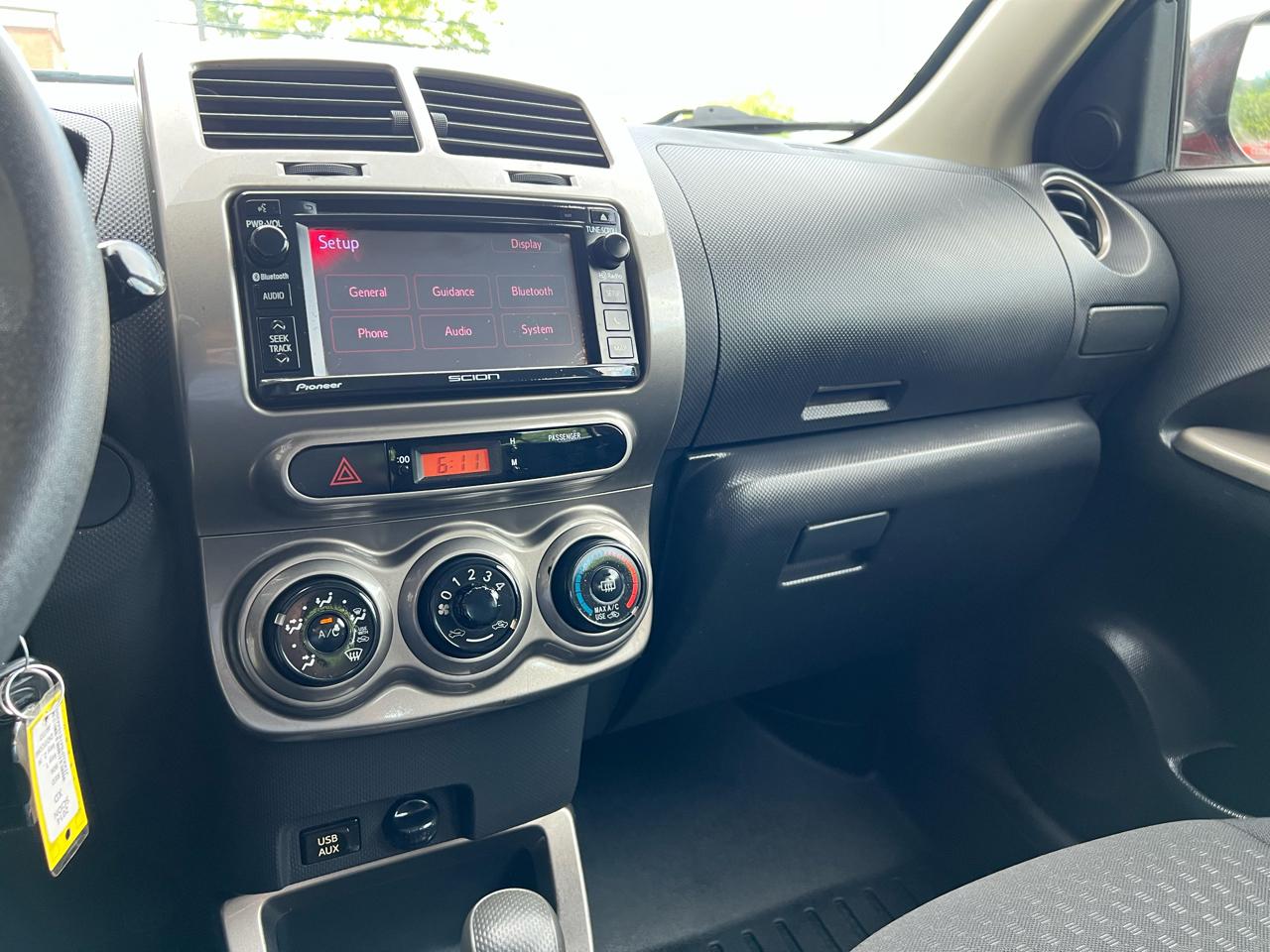 Scion xD 5-Door Hatchback 4-Spd AT 2014